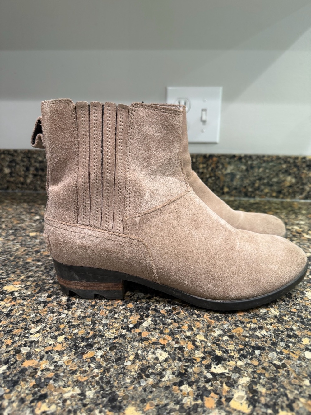Sorel Women's Suede Ankle Boots in Taupe 8.5